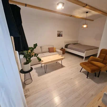 Cozy Basement - Self Check In * Bratislava