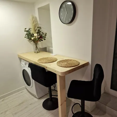 Cozy Basement - Self Check In Apartment Bratislava