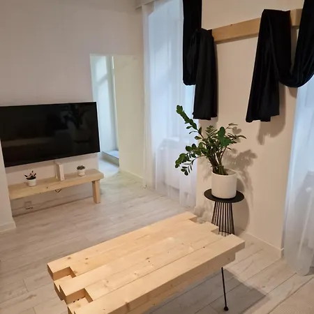 Cozy Basement - Self Check In Bratislava